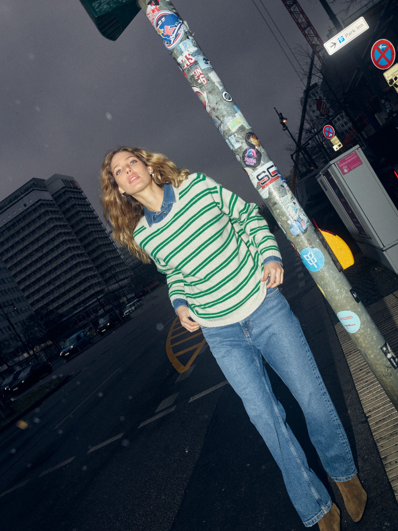 Modelshot / Amazon / Detail